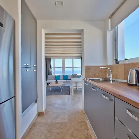 Luxury 4-bedroom Duplex With Stunning Sea Views Private Terrace And Jacuzzi Valletta