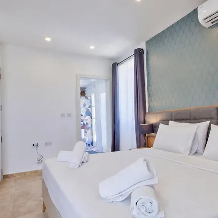 Luxury 4-bedroom Duplex With Stunning Sea Views Private Terrace And Jacuzzi