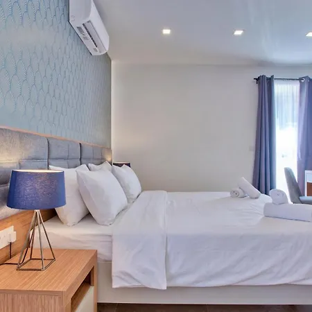 Luxury 4-bedroom Duplex With Stunning Sea Views Private Terrace And Jacuzzi * Valletta