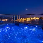 Apartman Luxury 4-bedroom Duplex With Stunning Sea Views Private Terrace And Jacuzzi Valletta