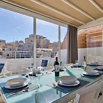 Luxury 4-bedroom Duplex With Stunning Sea Views Private Terrace And Jacuzzi * Valletta