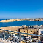 Luxury 4-bedroom Duplex With Stunning Sea Views Private Terrace And Jacuzzi Apartman Valletta