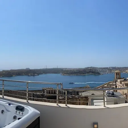Luxury 4-bedroom Duplex With Stunning Sea Views Private Terrace And Jacuzzi شقة