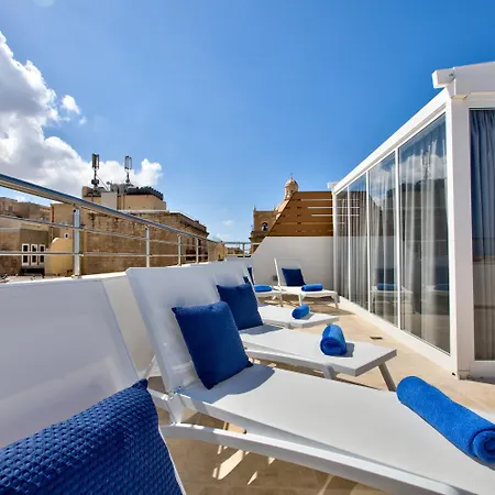 Luxury 4-bedroom Duplex With Stunning Sea Views Private Terrace And Jacuzzi 瓦莱塔