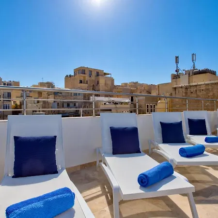 Luxury 4-bedroom Duplex With Stunning Sea Views Private Terrace And Jacuzzi Apartament Valletta
