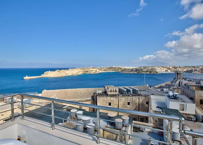 Luxury 4-bedroom Duplex With Stunning Sea Views Private Terrace And Jacuzzi Daire Valletta