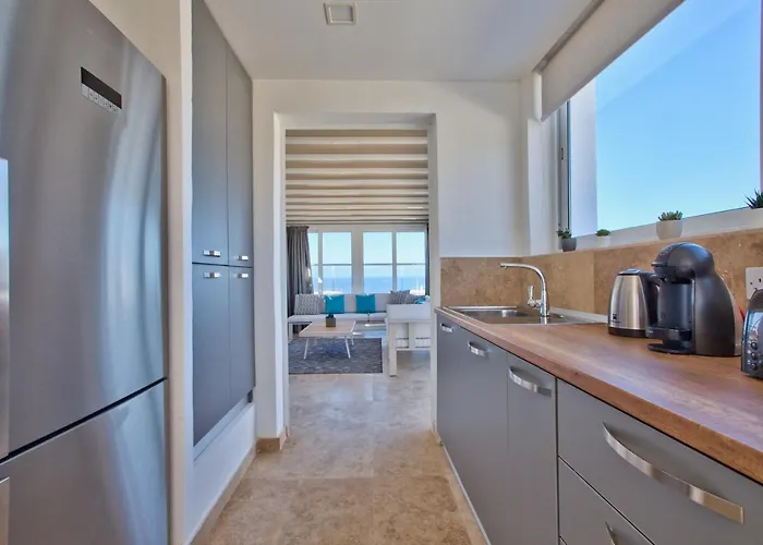 Luxury 4-bedroom Duplex With Stunning Sea Views Private Terrace And Jacuzzi Valletta