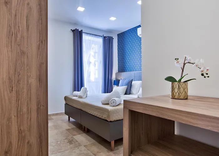 Luxury 4-bedroom Duplex With Stunning Sea Views Private Terrace And Jacuzzi Valletta