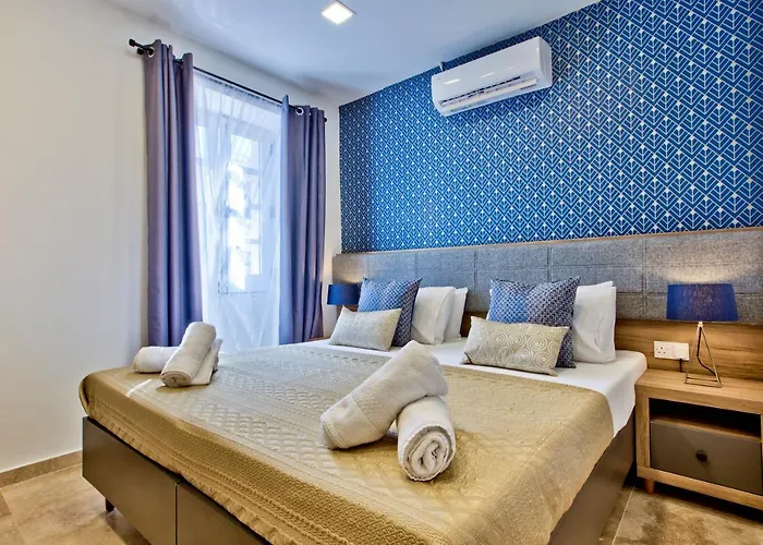 Luxury 4-bedroom Duplex With Stunning Sea Views Private Terrace And Jacuzzi Valletta